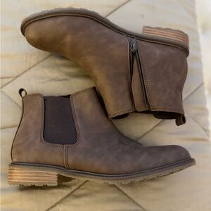 Women’s Brown Chelsea Boots
